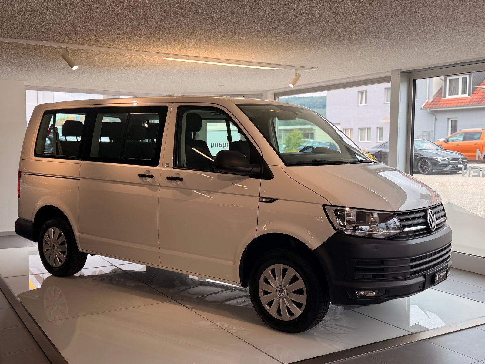 VW T6 Caravelle 2.0 TSI Trendline Liberty, Petrol, Second hand / Used, Manual - 5