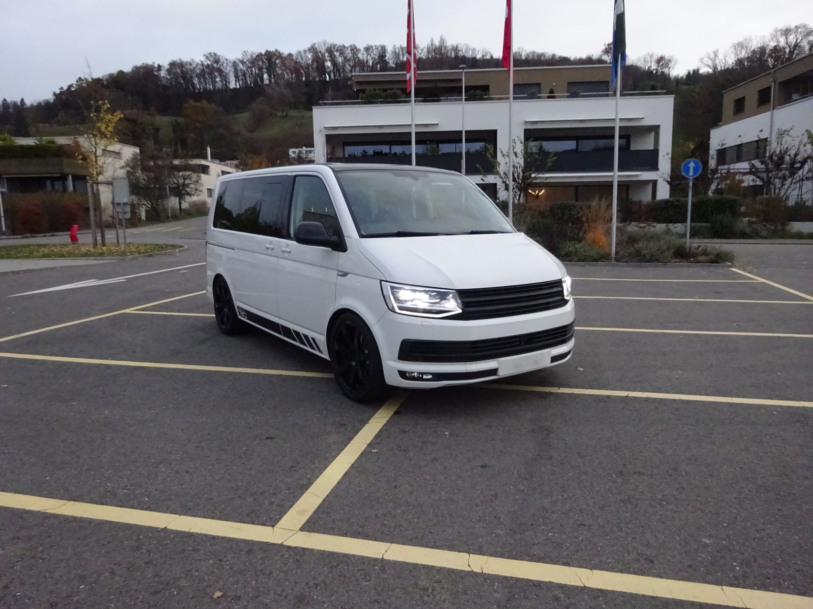 VW T6 Multivan 2.0 Bi-TDI Comfort. Gen. Six 4Mot. DSG, Diesel, Occasion / Utilisé, Automatique - 3