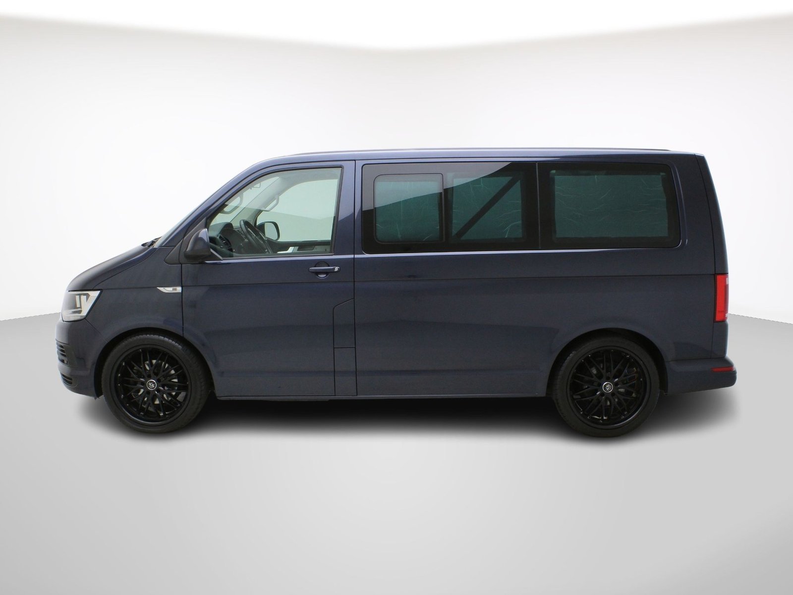 VW T6 Multivan 2.0 TDI Comfortline, Diesel, Second hand / Used, Manual - 3