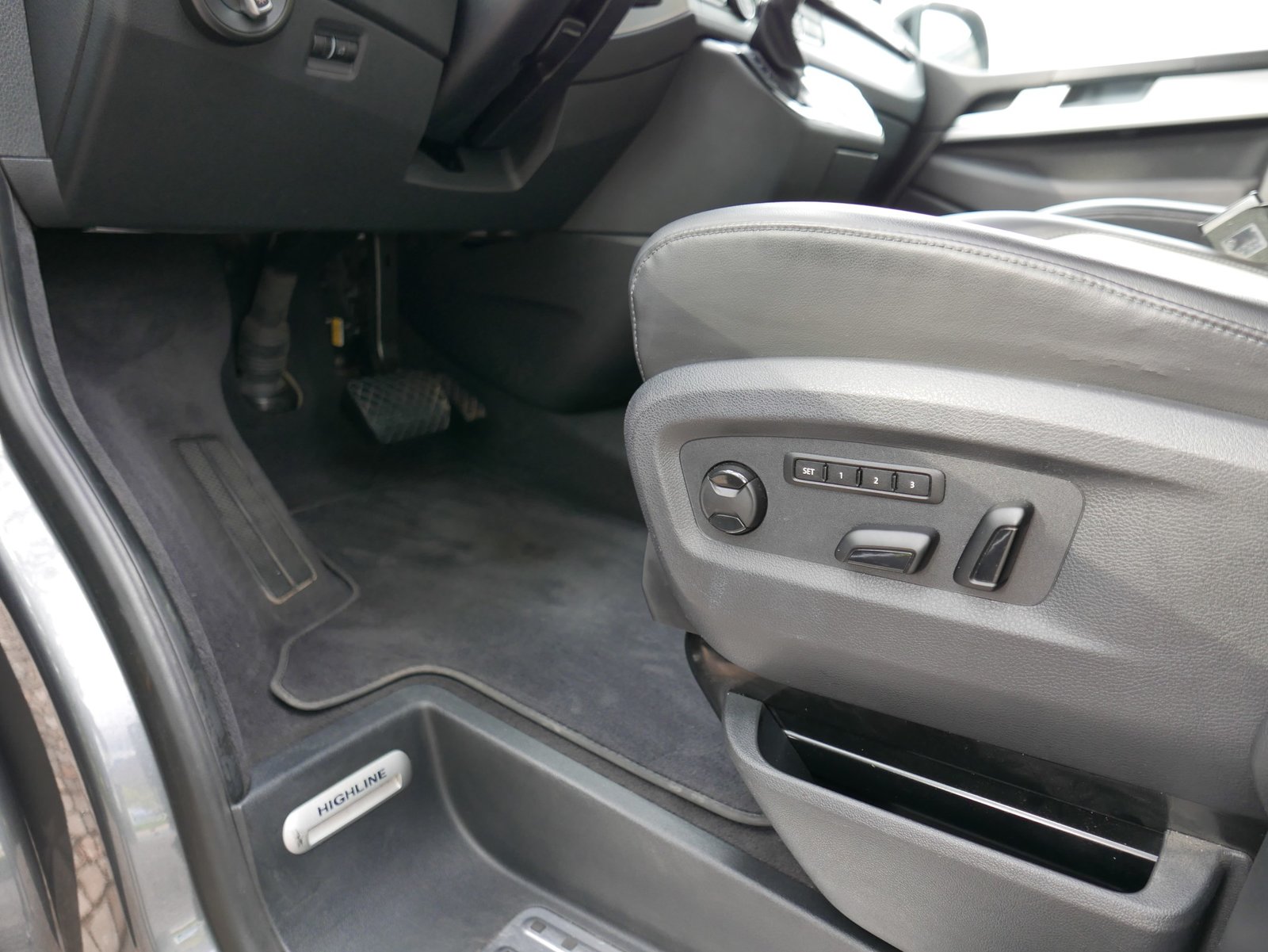 VW T6 Multivan 2.0 Bi-TDI Highline Liberty 4Mot. DSG, Diesel, Occasion / Gebraucht, Automatik - 3
