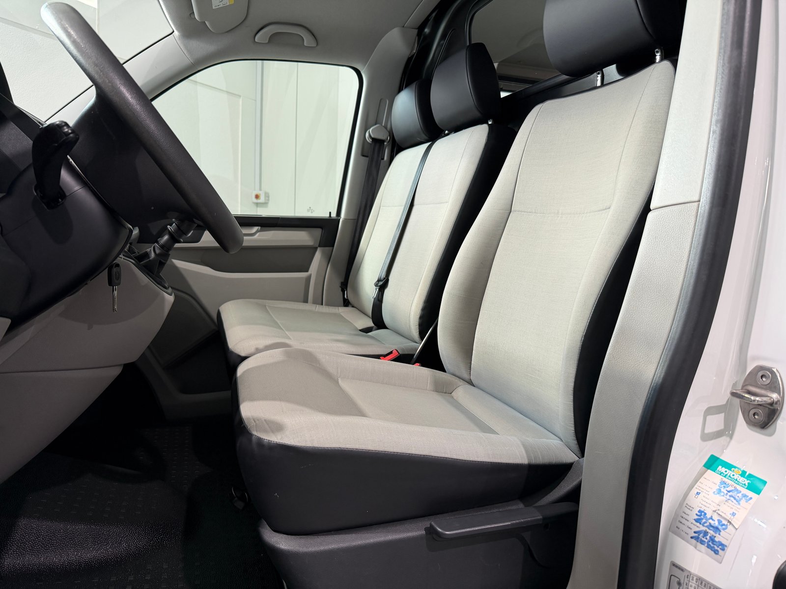 VW T6 2.0 TDI Euro 6 CH) AHK 2.2T / 2 Schiebetüren / erh. G, Diesel, Occasion / Gebraucht, Handschaltung - 4