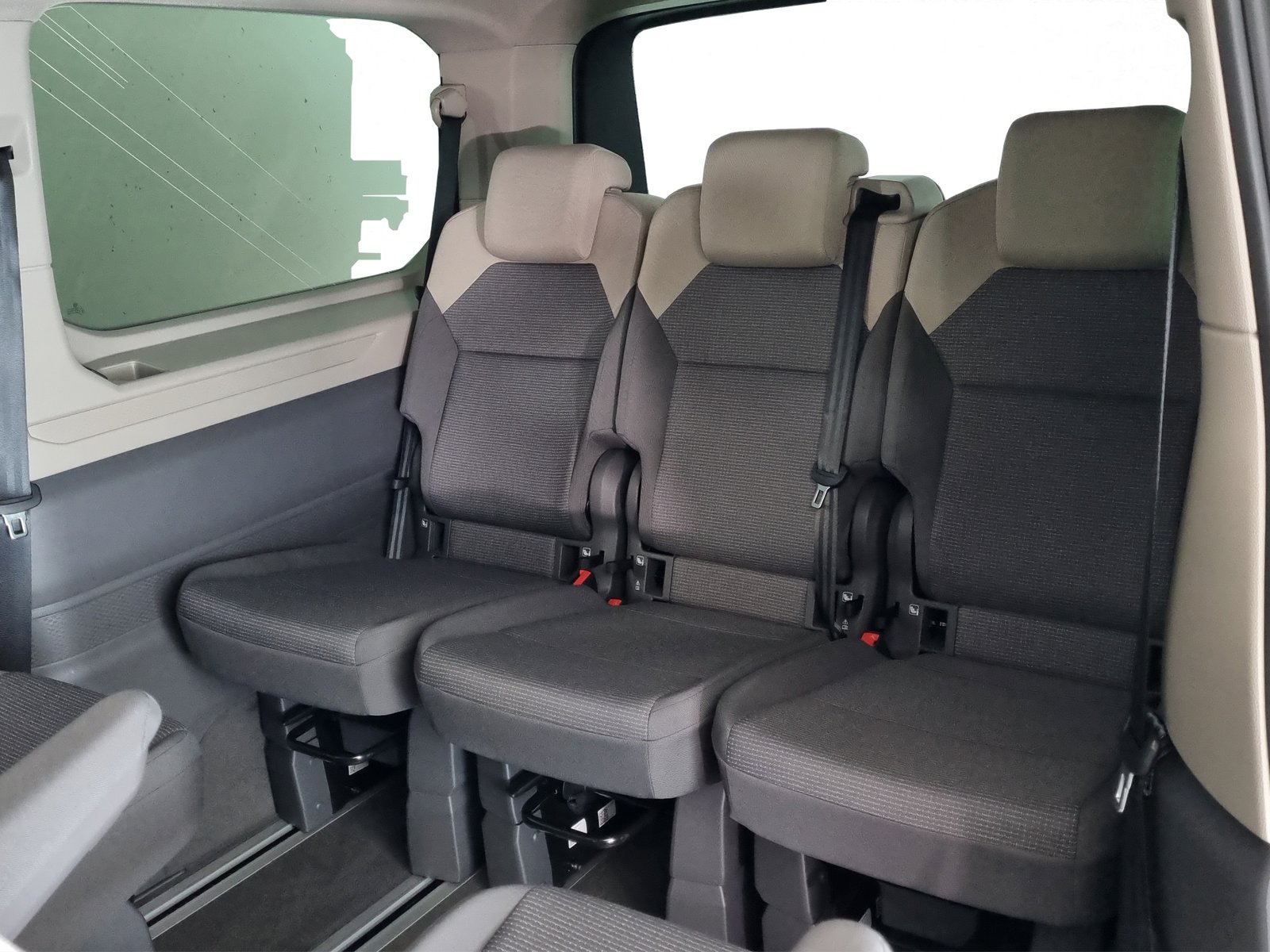 VW T7 Multivan 1.5 eHybrid Business 4Motion Lang, Plug-in-Hybrid Benzin/Elektro, Automatik - 7