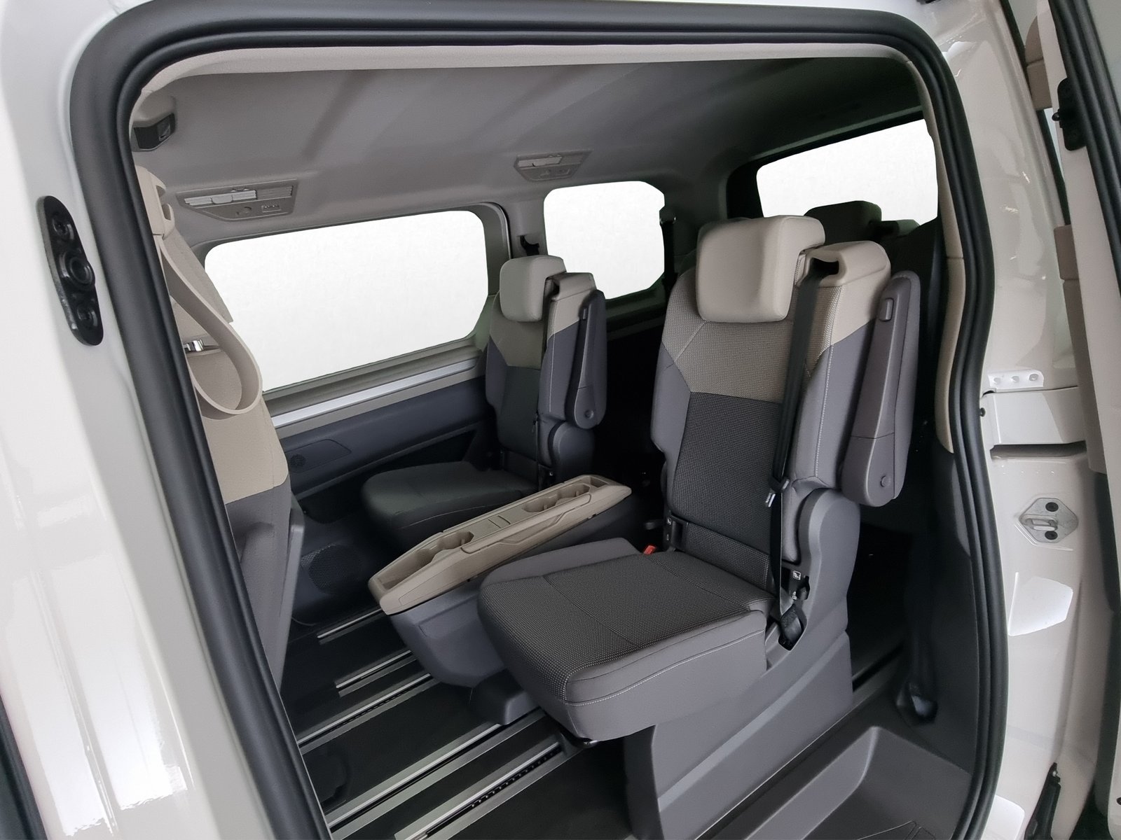 VW T7 Multivan 1.5 TSI eHybrid DSG 4motion kurz Editi, Plug-in-Hybrid Benzina/Elettrica, Auto nuove, Automatico - 7
