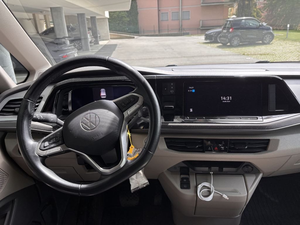 VW T7 MULTIVAN, Voll-Hybrid Benzin/Elektro, Occasion / Gebraucht, Automatik - 3