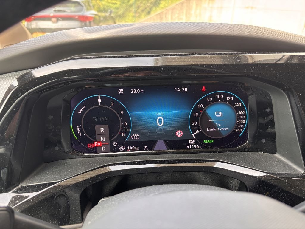 VW T7 MULTIVAN, Voll-Hybrid Benzin/Elektro, Occasion / Gebraucht, Automatik - 4