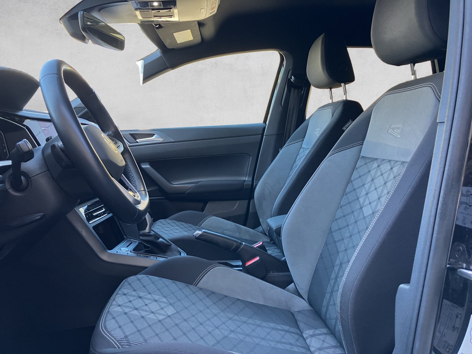 VW Taigo 1.5 TSI R-Line DSG, Benzin, Occasion / Gebraucht, Automatik - 7