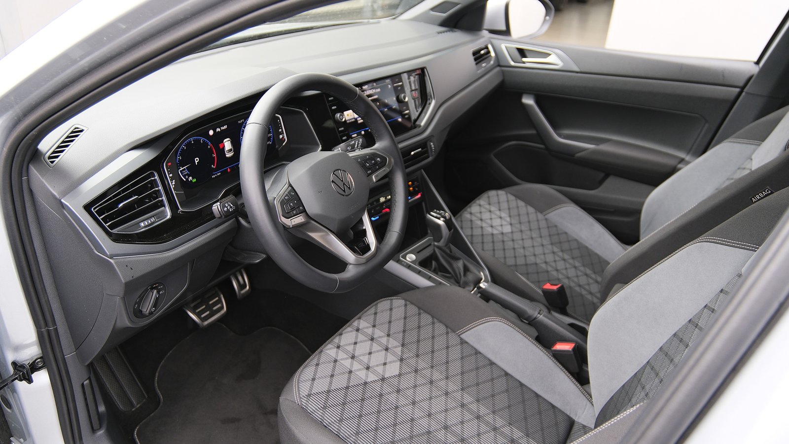 VW Taigo 1.0 TSI R-Line DSG, Benzin, Occasion / Gebraucht, Automatik - 3