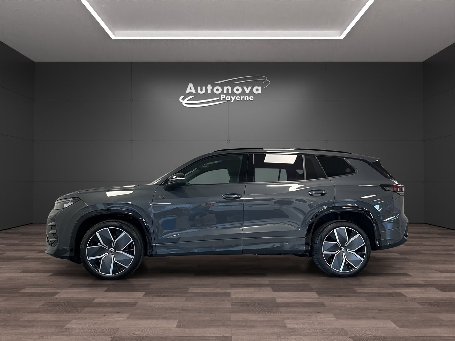 VW Tayron 2.0 TSI R-Line DSG 4Motion, Mild-Hybrid Petrol/Electric, New car, Automatic - 3