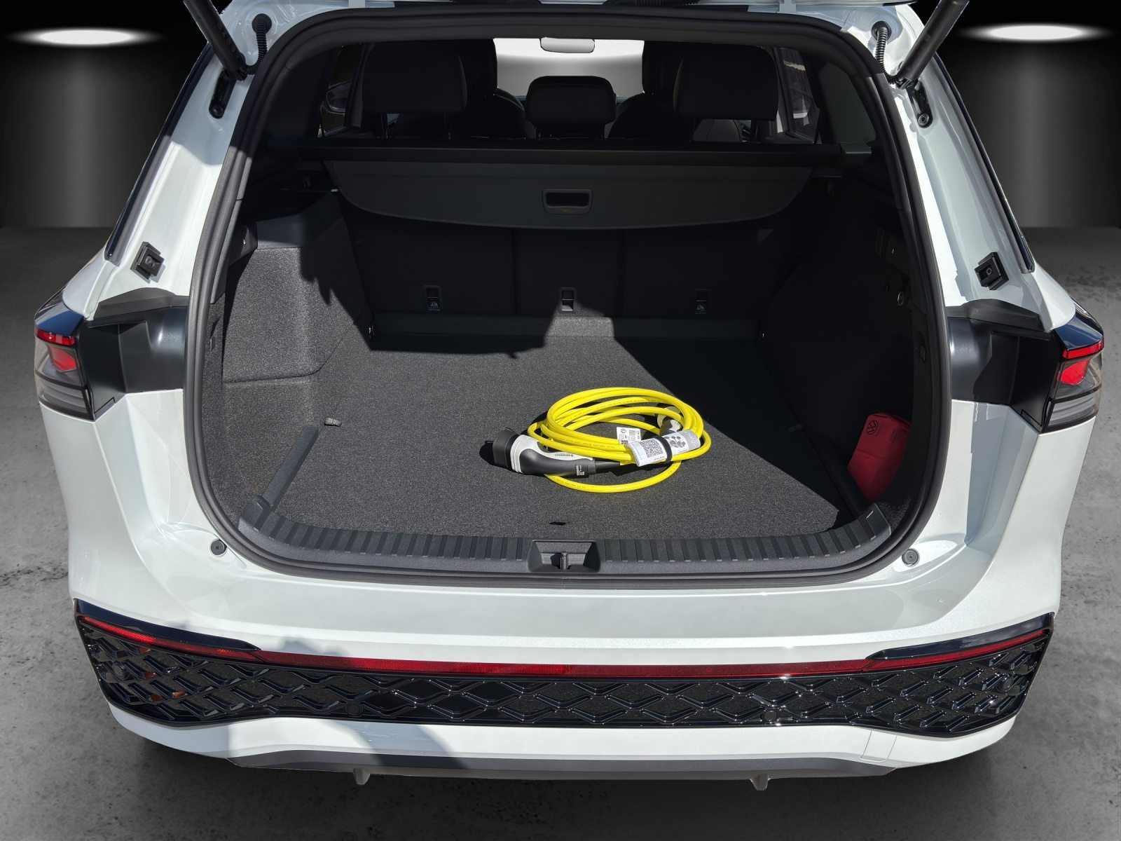 VW Tayron R-Line, Full-Hybrid Petrol/Electric, New car, Automatic - 7