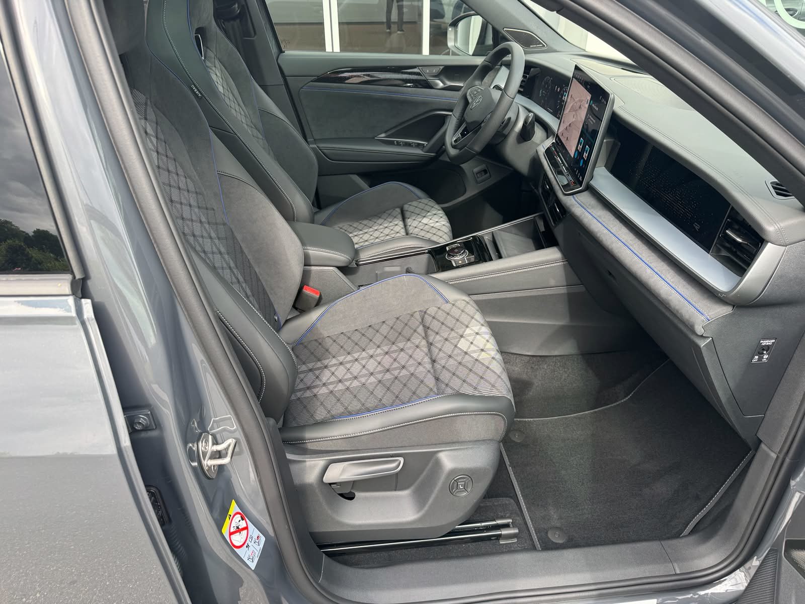 VW Tayron R-Line UNITED, Petrol, New car, Automatic - 3