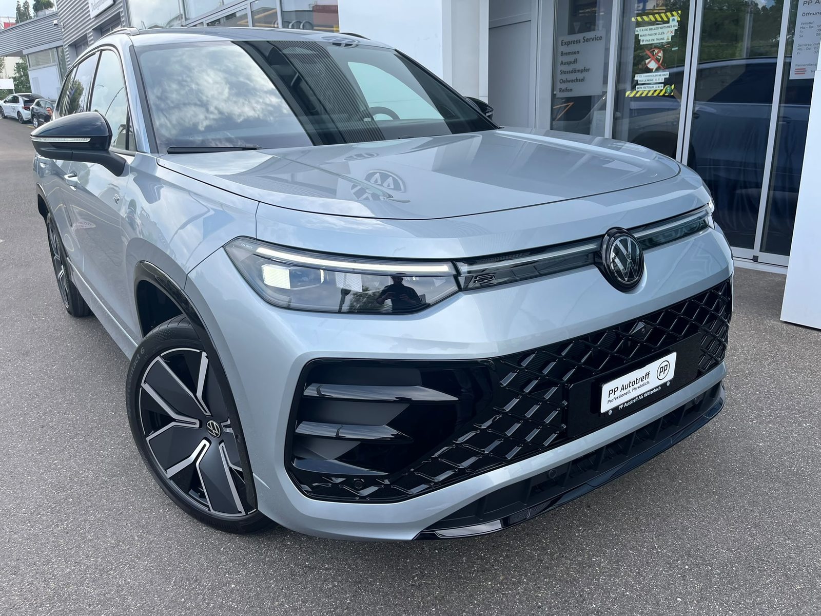 VW Tayron R-Line, Benzin, Neuwagen, Automatik - 2