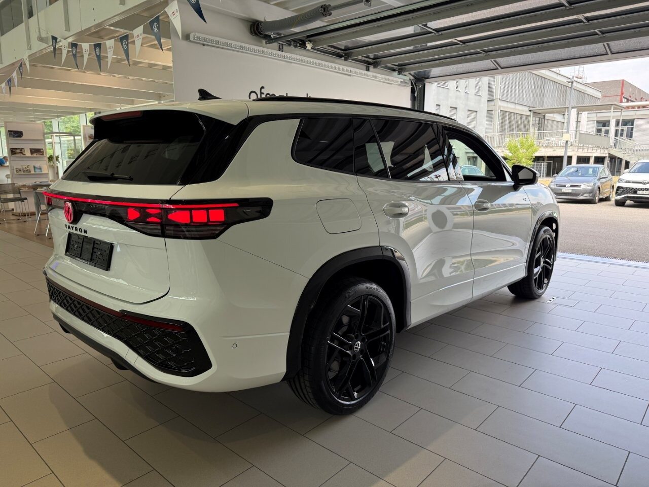 VW Tayron R-Line Plus, Petrol, New car, Automatic - 2