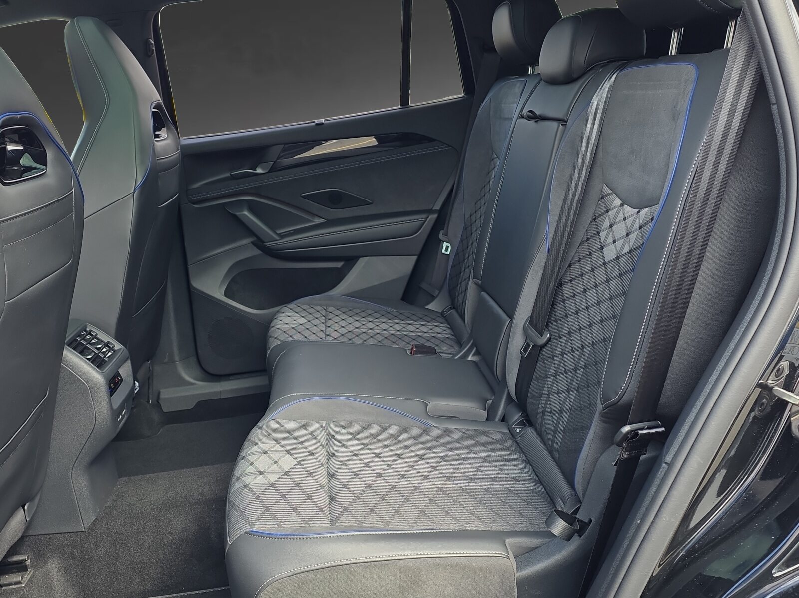 VW Tayron R-Line, Benzin, Neuwagen, Automatik - 7