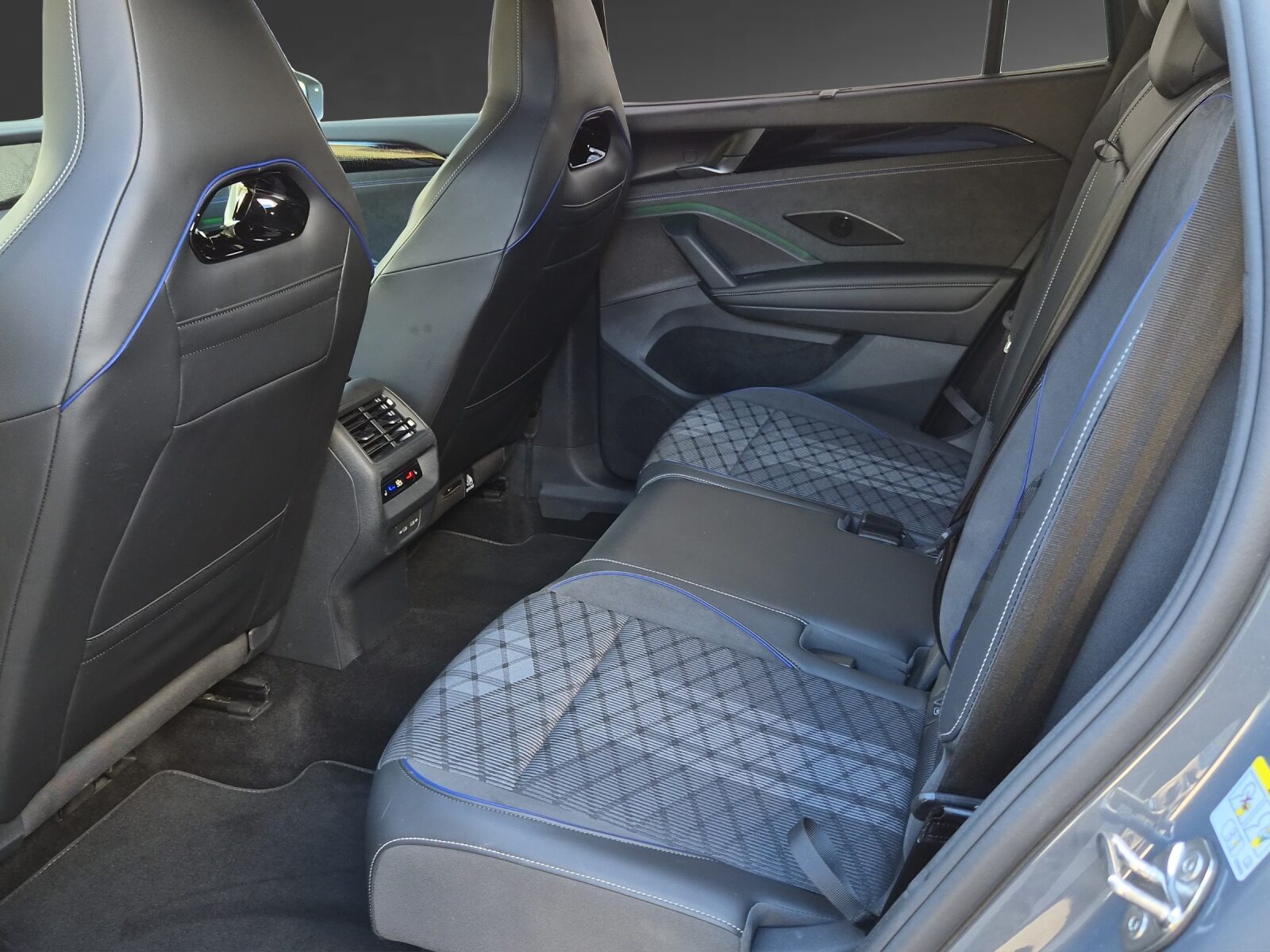 VW Tayron R-Line UNITED, Benzin, Occasion / Gebraucht, Automatik - 7
