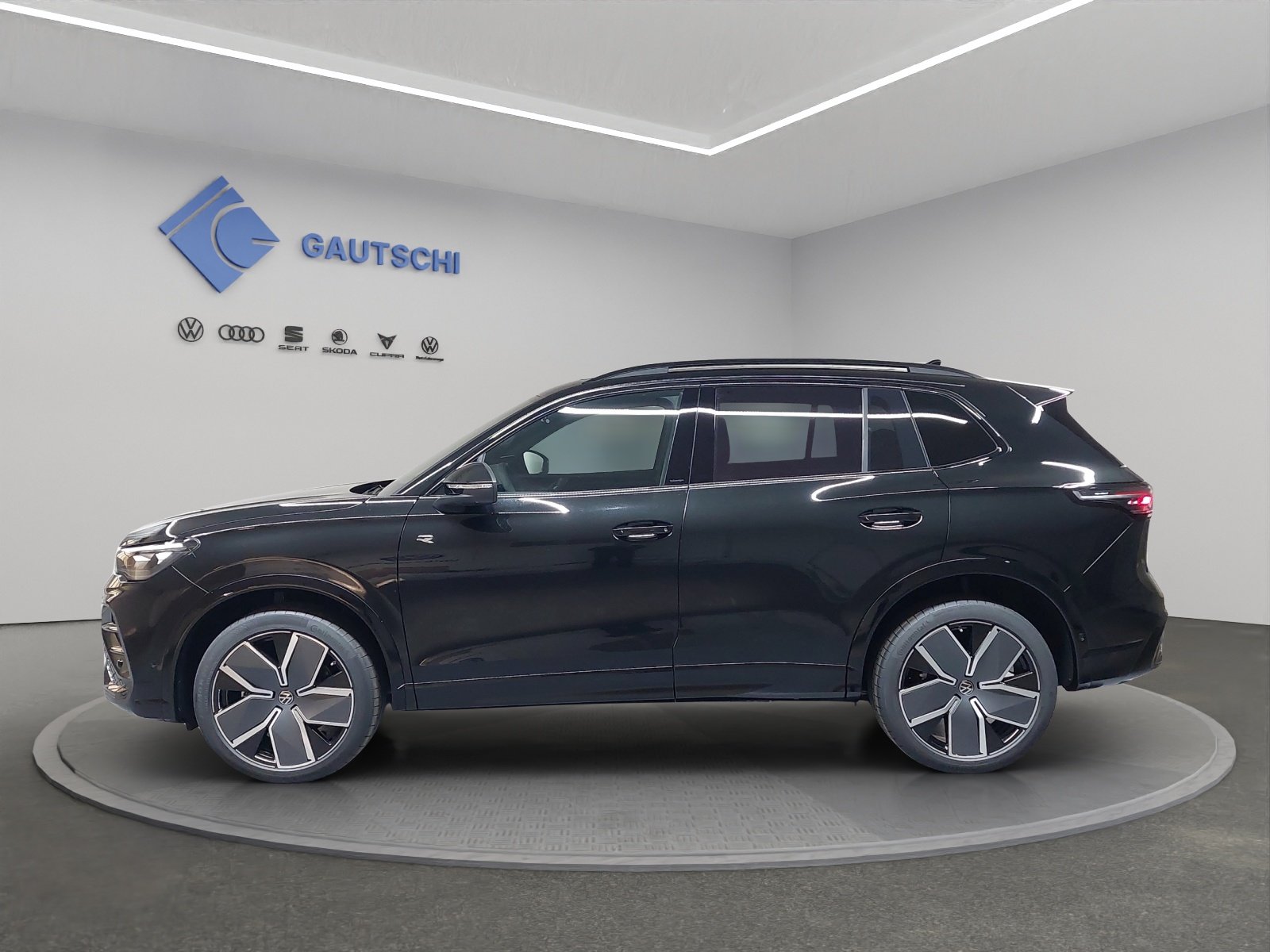 VW Tiguan 2.0 TSI DSG R-Line Plus 4Motion, Petrol, New car, Automatic - 2