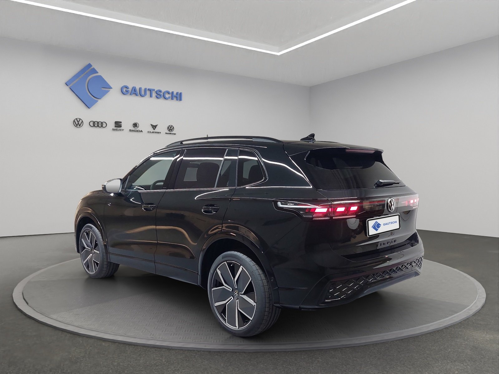 VW Tiguan 2.0 TSI DSG R-Line Plus 4Motion, Petrol, New car, Automatic - 3