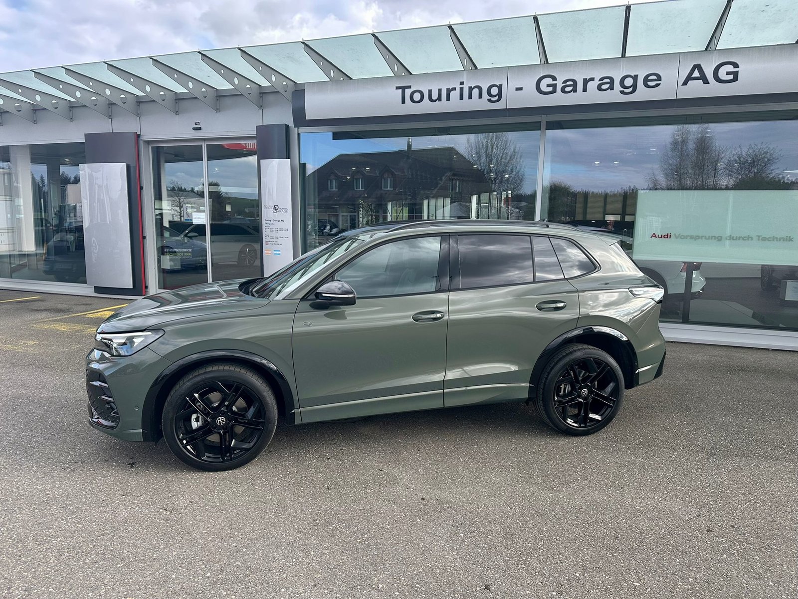 VW Tiguan 2.0 TSI DSG R-Line Plus 4Motion, Benzin, Neuwagen, Automatik - 2