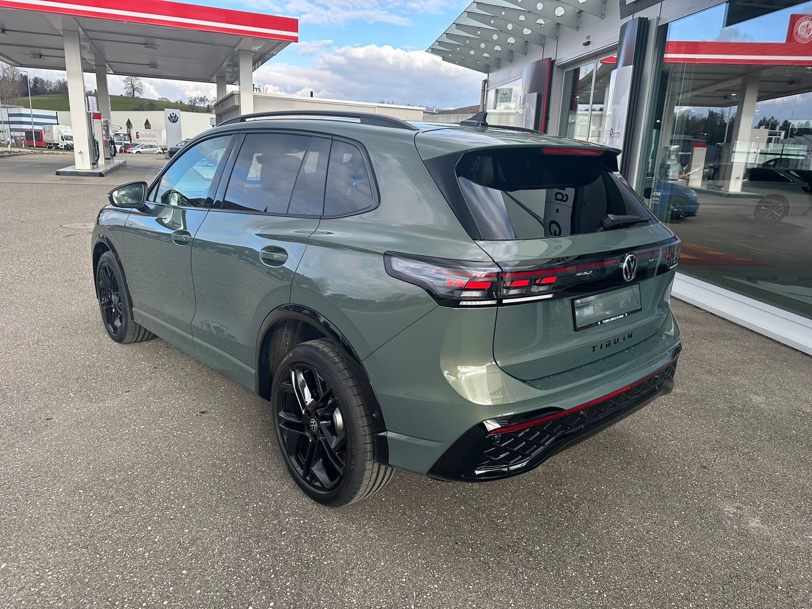 VW Tiguan 2.0 TSI DSG R-Line Plus 4Motion, Benzin, Neuwagen, Automatik - 3