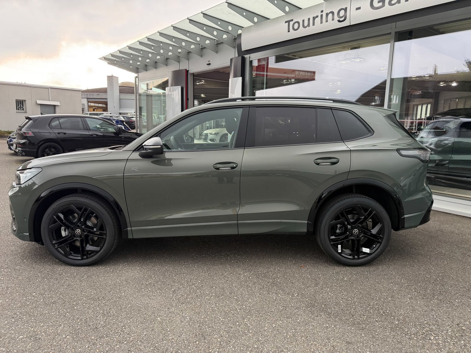 VW Tiguan 2.0 TSI DSG R-Line United 4Motion, Benzina, Auto nuove, Automatico - 2