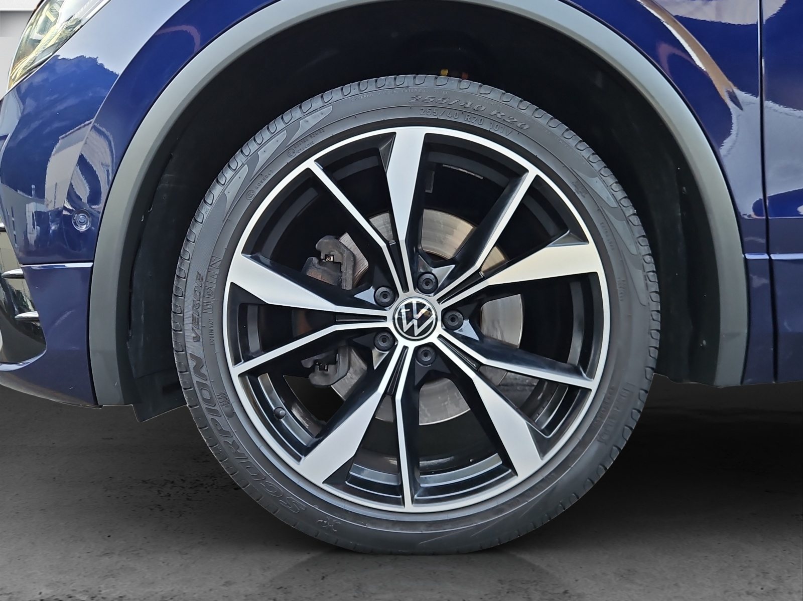 VW Tiguan Allsp2.0 R-Line 4M, Benzin, Occasion / Gebraucht, Automatik - 6