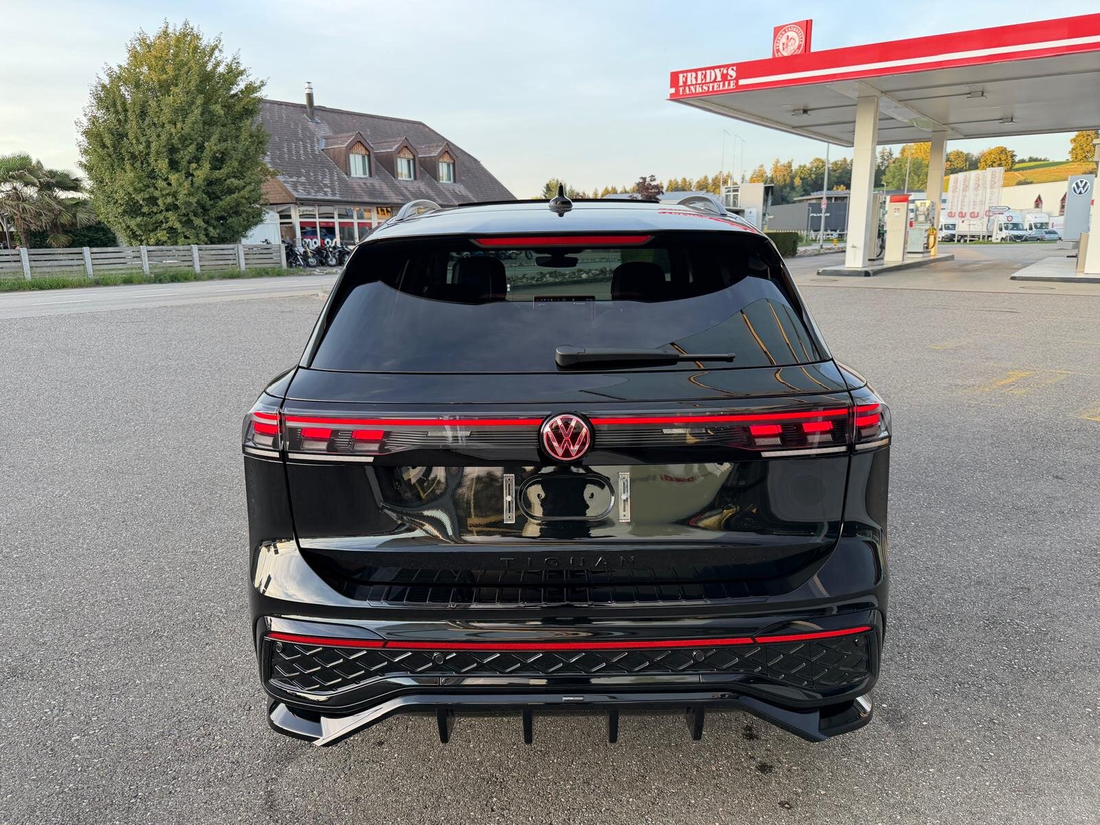 VW Tiguan 2.0 TSI DSG R-Line Plus 4Motion, Petrol, Second hand / Used, Automatic - 4
