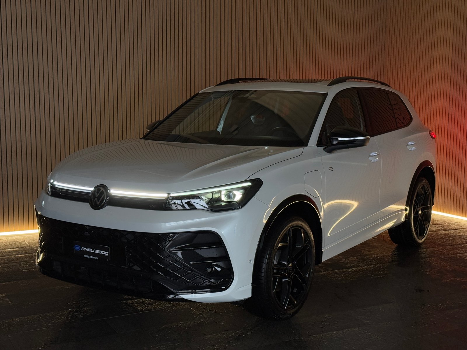 VW Tiguan 1.5 TSI evo2 eHybrid R-Line DSG * Orys Weiss *, Plug-in-Hybrid Benzin/Elektro, Neuwagen, Automatik - 2