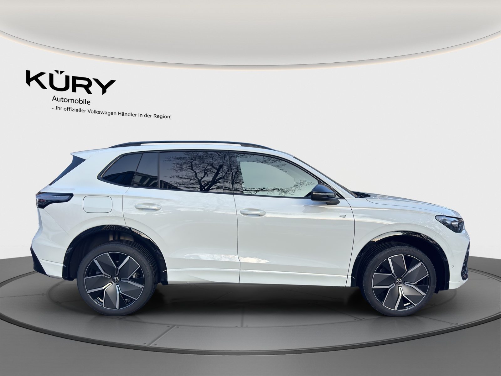 VW Tiguan R-Line, Petrol, New car, Automatic - 4