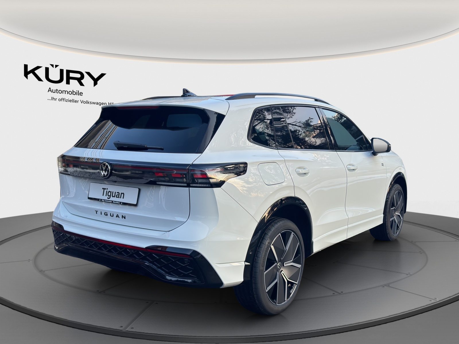 VW Tiguan R-Line, Petrol, New car, Automatic - 5