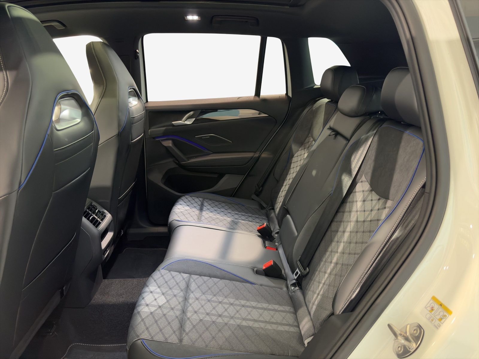 VW Tiguan R-Line, Essence, Voiture nouvelle, Automatique - 7