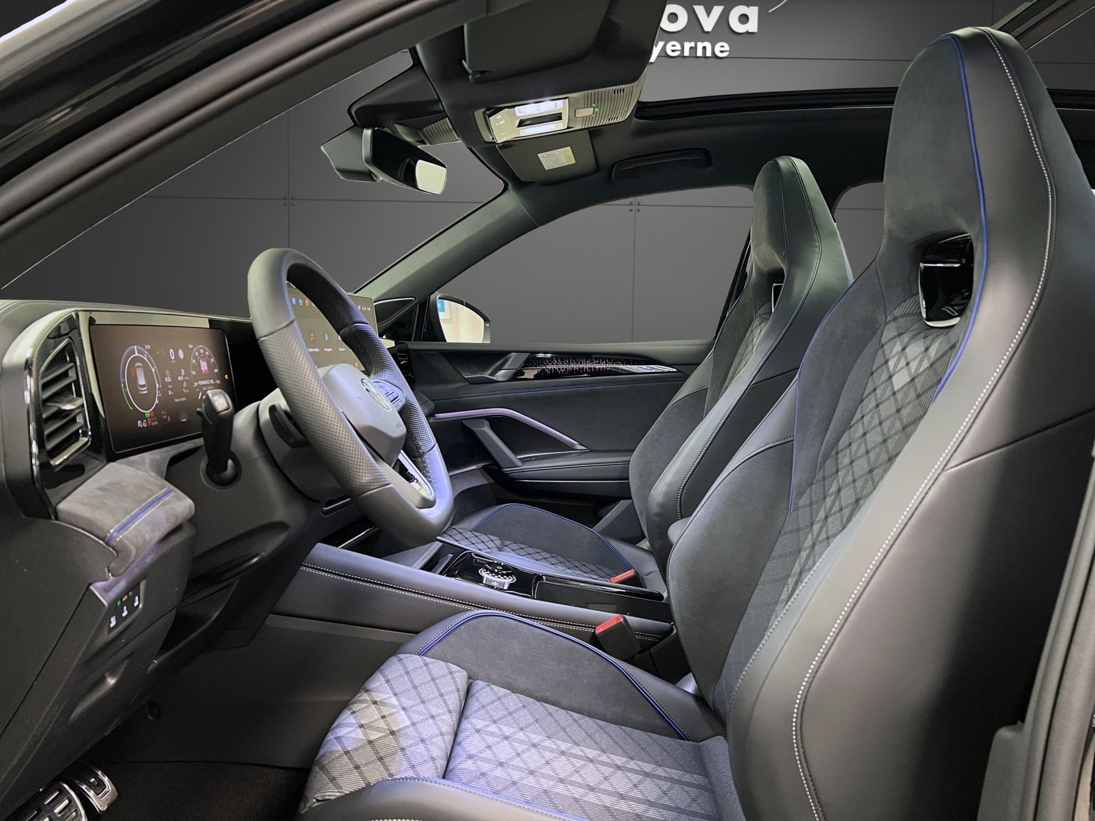 VW Tiguan 1.5 TSI evo2 eHybrid R-Line DSG, Hybride Rechargeable Essence/Électricité, Voiture nouvelle, Automatique - 6