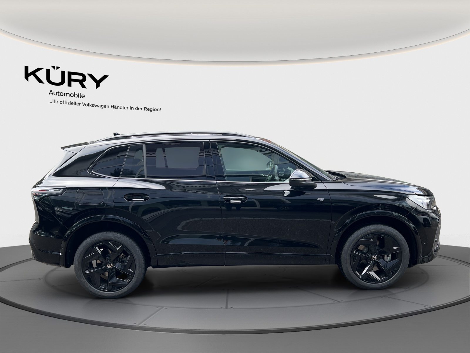 VW Tiguan R-Line, Petrol, New car, Automatic - 4