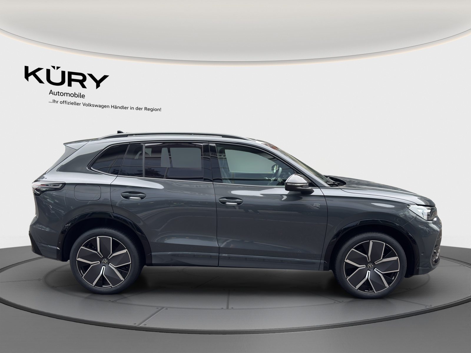 VW Tiguan R-Line, Petrol, New car, Automatic - 4