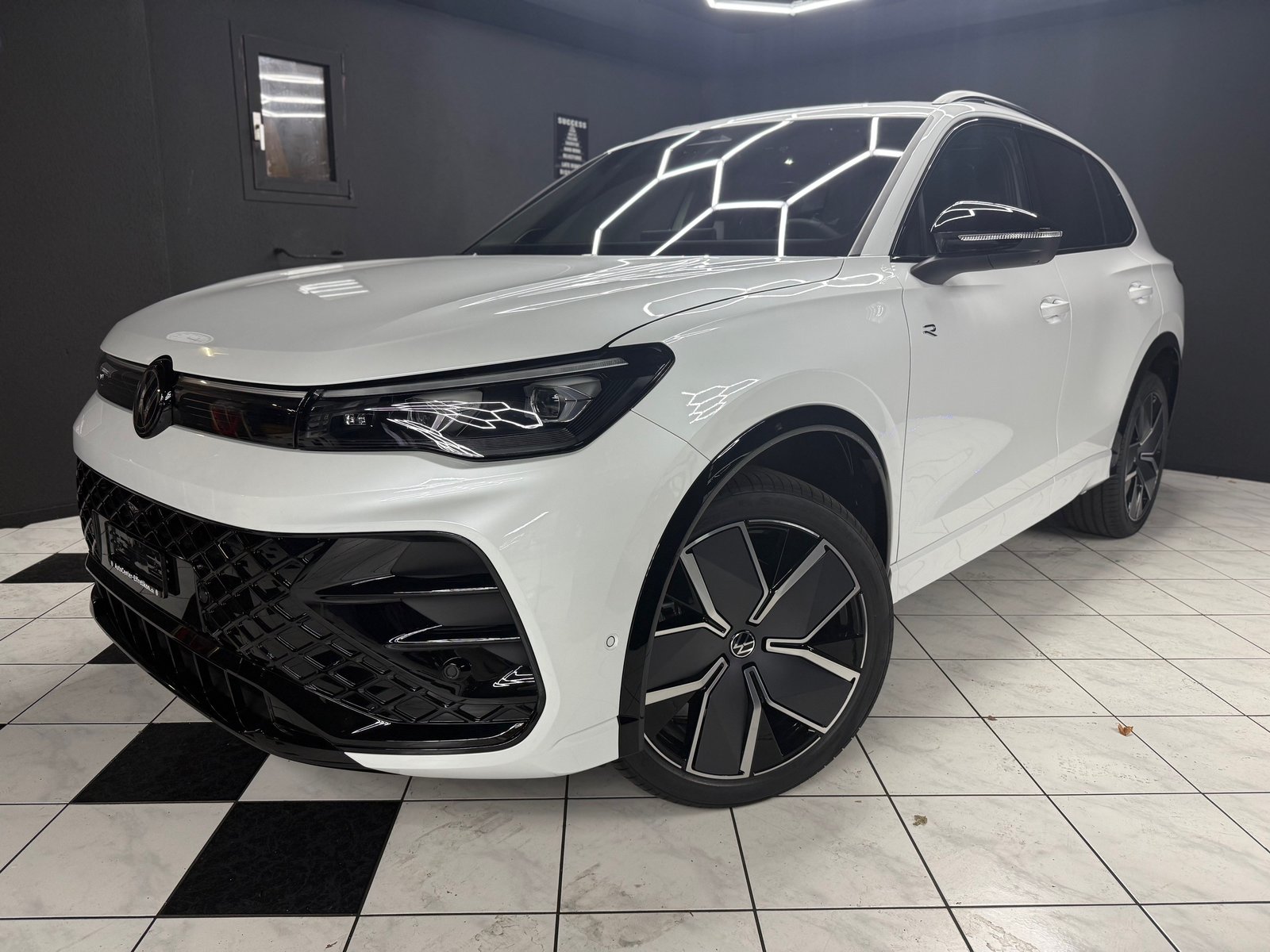 VW Tiguan 2.0TDI R-Line 4M, Diesel, Auto nuove, Automatico - 2