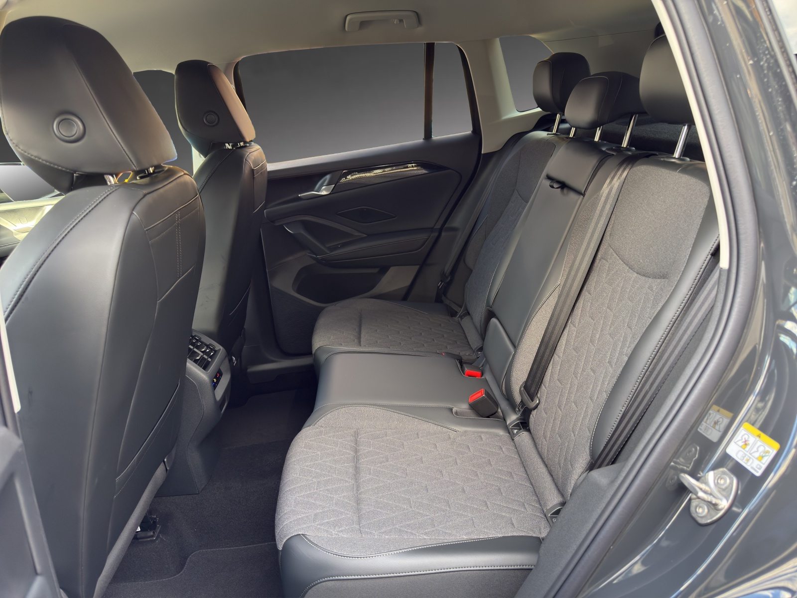 VW Tiguan UNITED, Benzin, Neuwagen, Automatik - 7