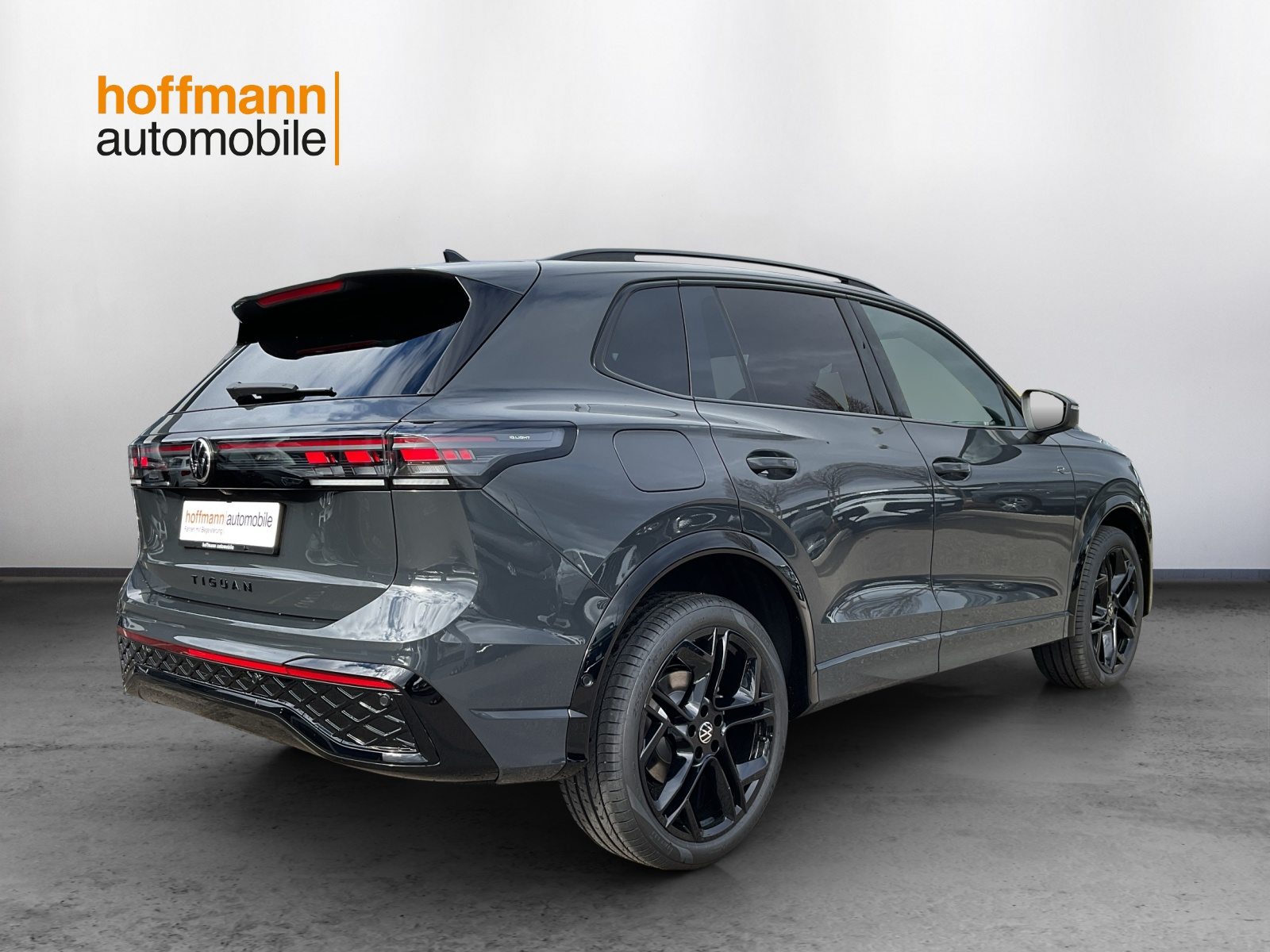 VW Tiguan R-Line, Petrol, New car, Automatic - 4