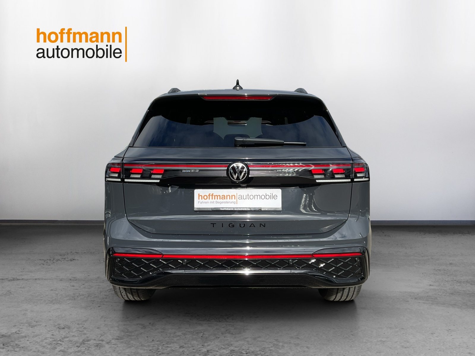 VW Tiguan R-Line, Petrol, New car, Automatic - 5