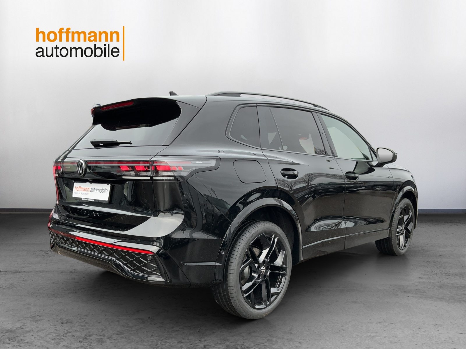 VW Tiguan R-Line, Petrol, New car, Automatic - 4