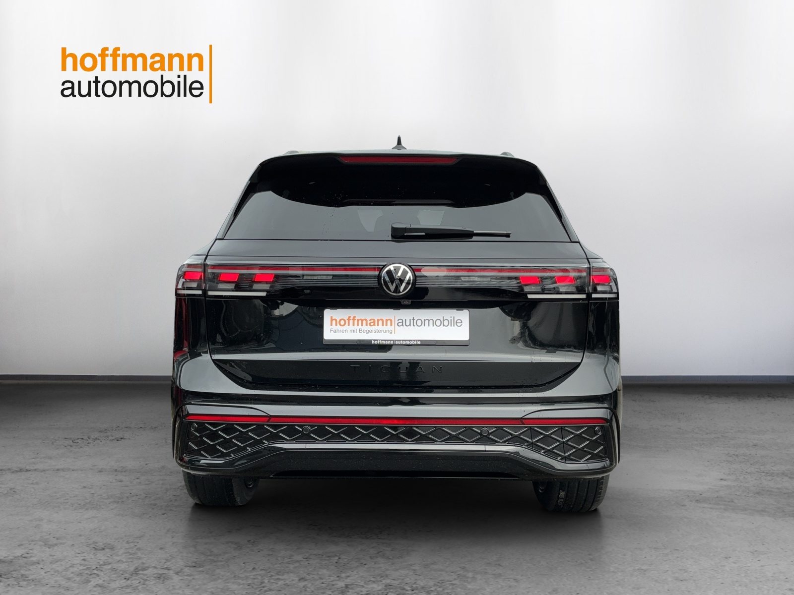 VW Tiguan R-Line, Petrol, New car, Automatic - 5