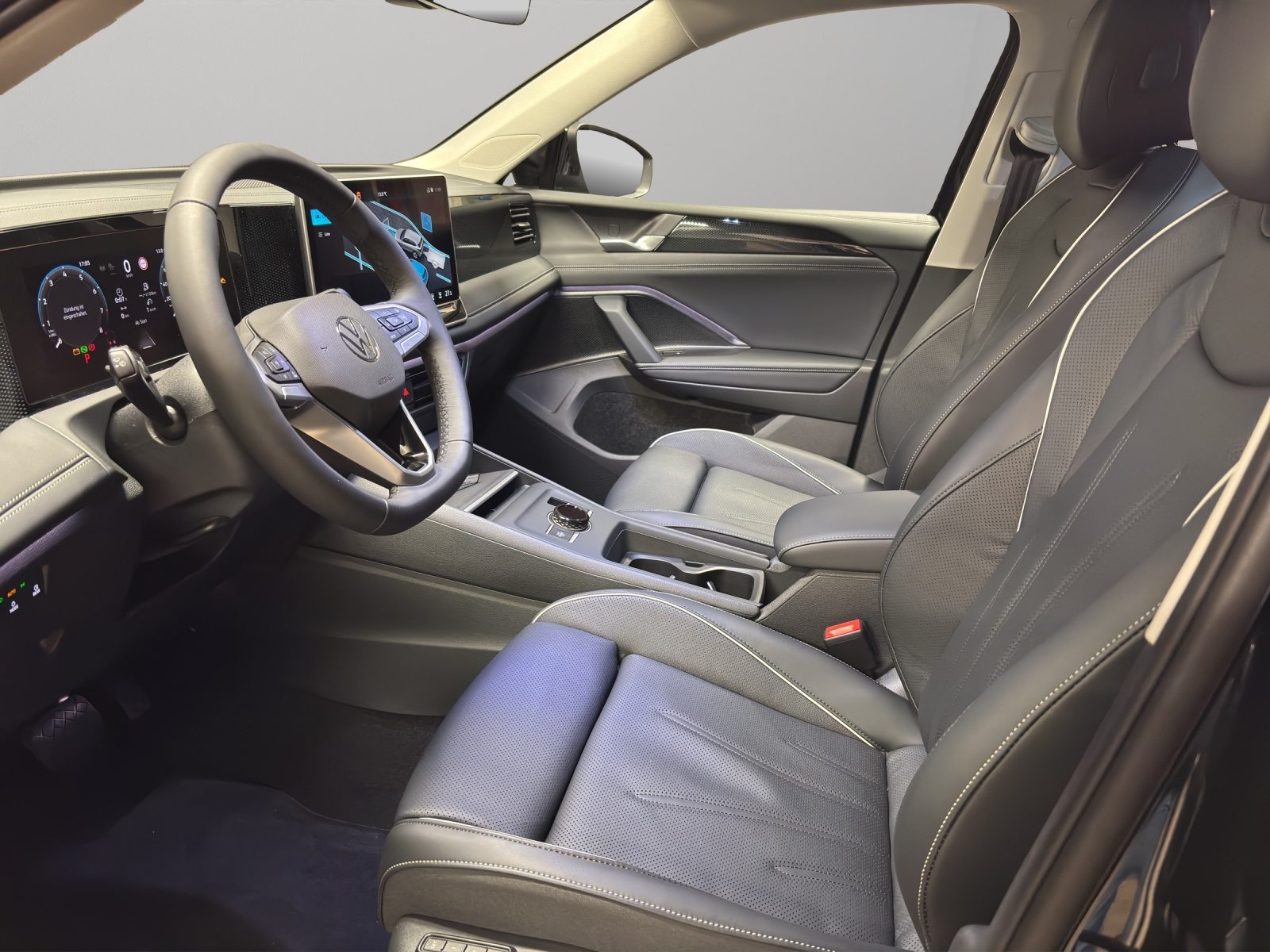 VW Tiguan UNITED, Petrol, New car, Automatic - 6