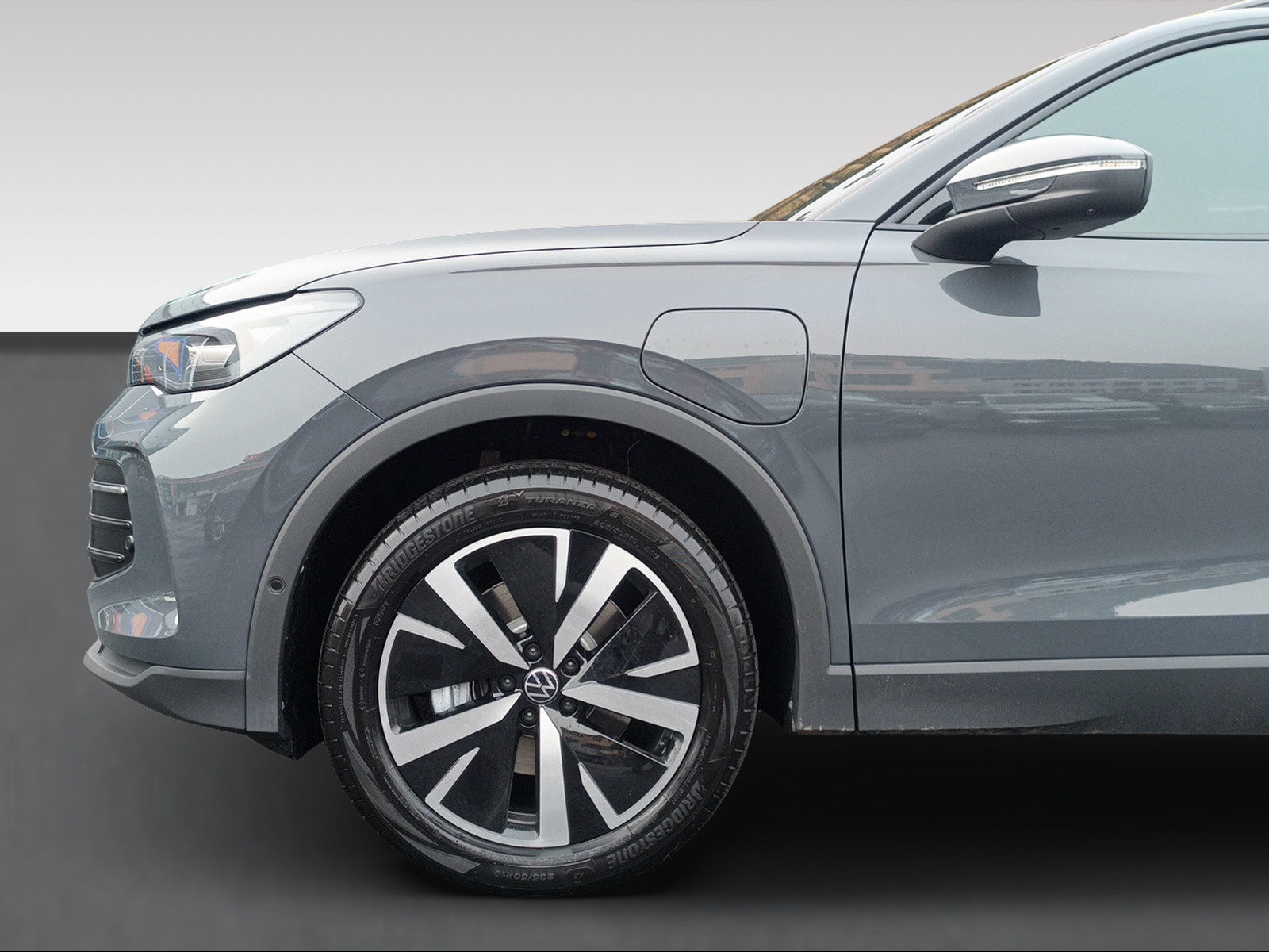 VW Tiguan Life, Full-Hybrid Petrol/Electric, New car, Automatic - 4