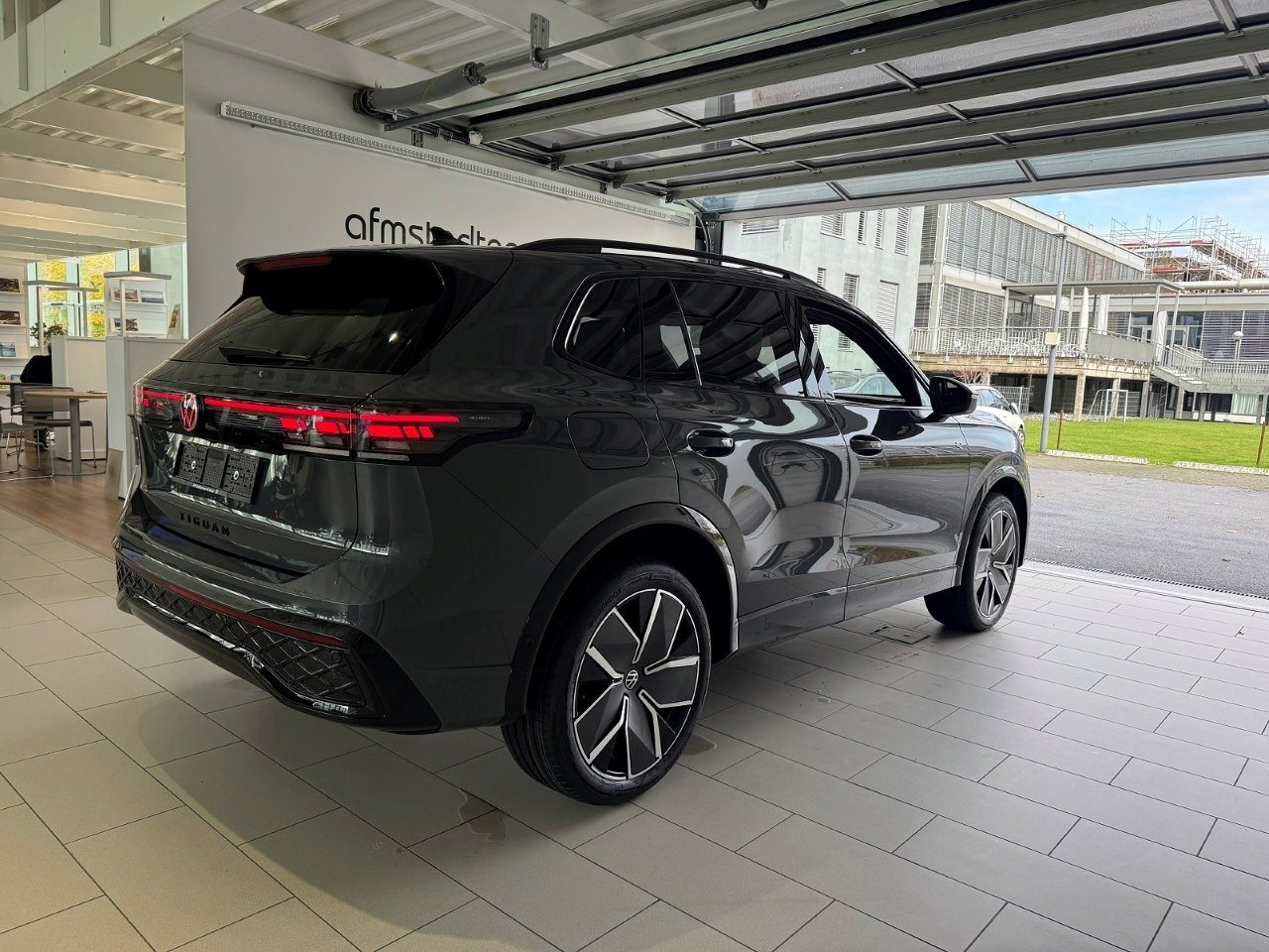 VW Tiguan R-Line UNITED, Petrol, New car, Automatic - 3