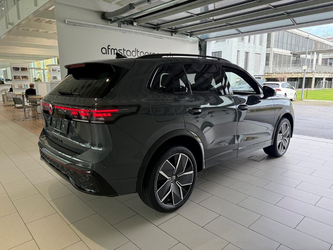 VW Tiguan R-Line UNITED, Petrol, New car, Automatic - 5