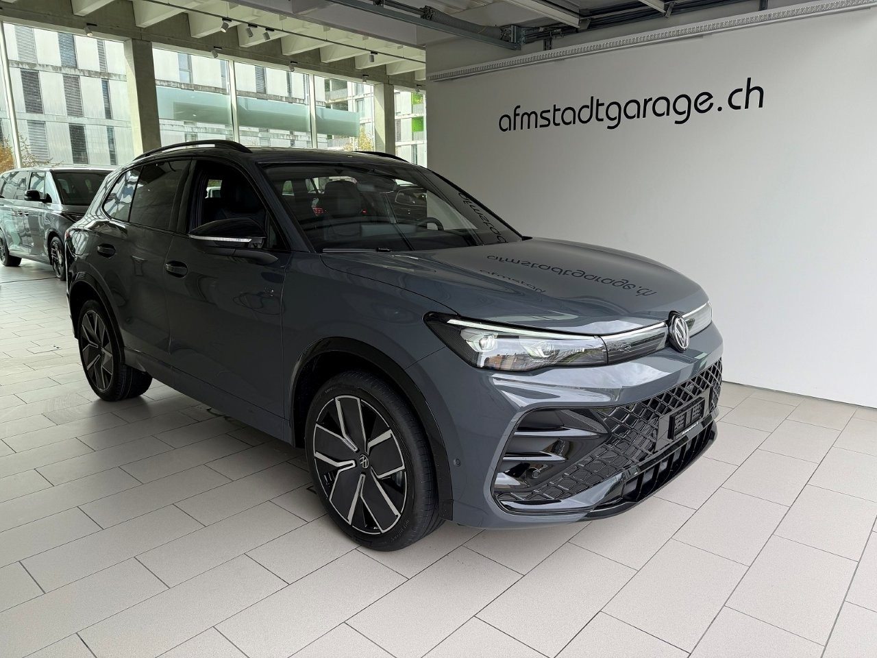VW Tiguan R-Line UNITED, Petrol, New car, Automatic - 6