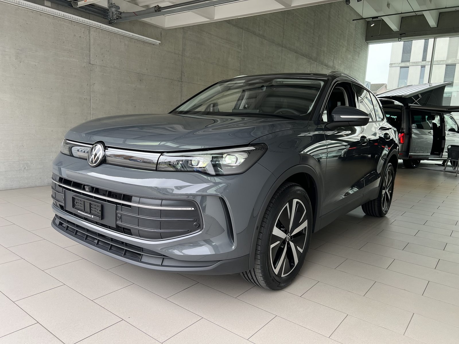 VW Tiguan Life UNITED, Petrol, New car, Automatic - 3