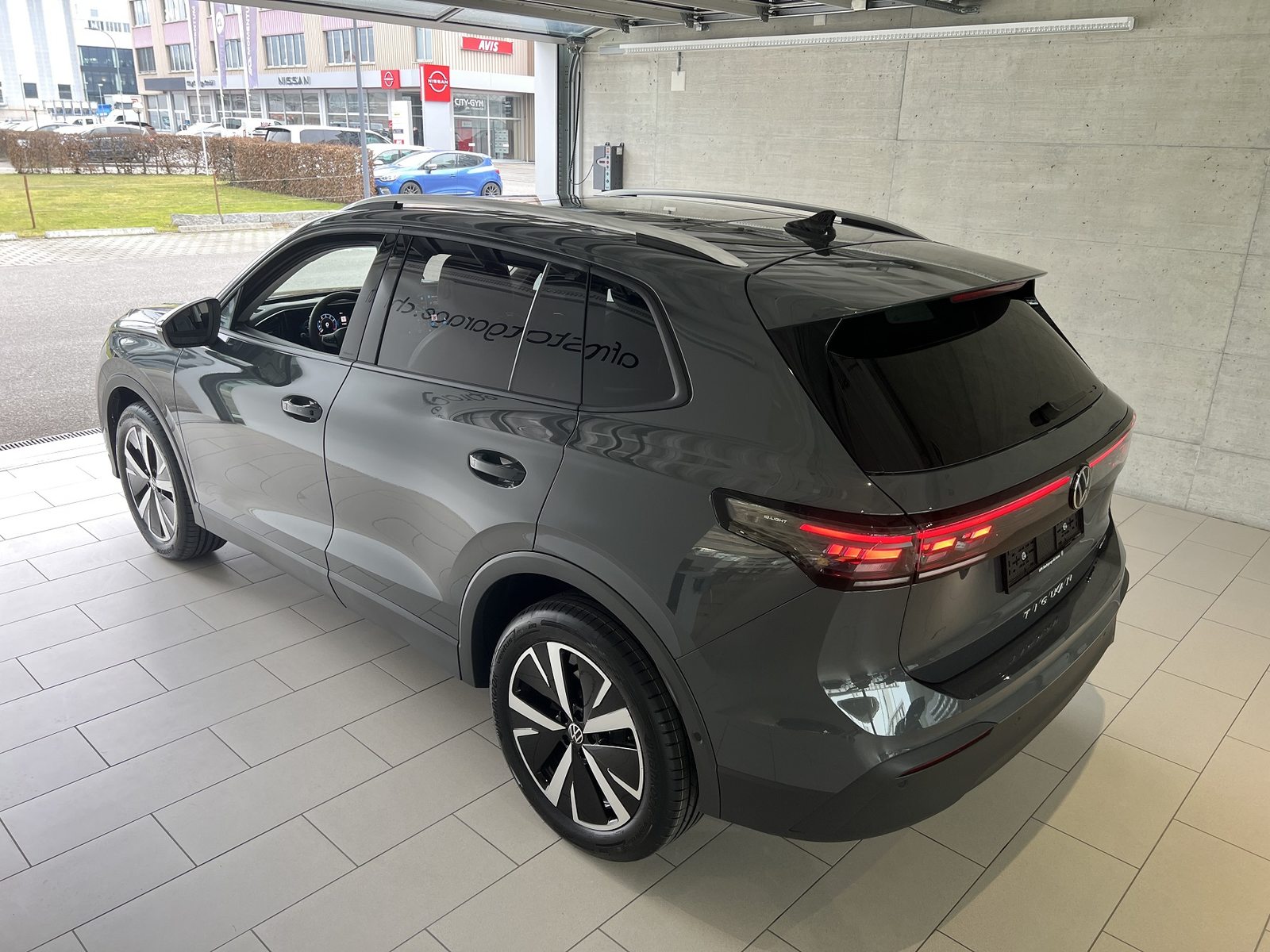 VW Tiguan Life UNITED, Petrol, New car, Automatic - 6