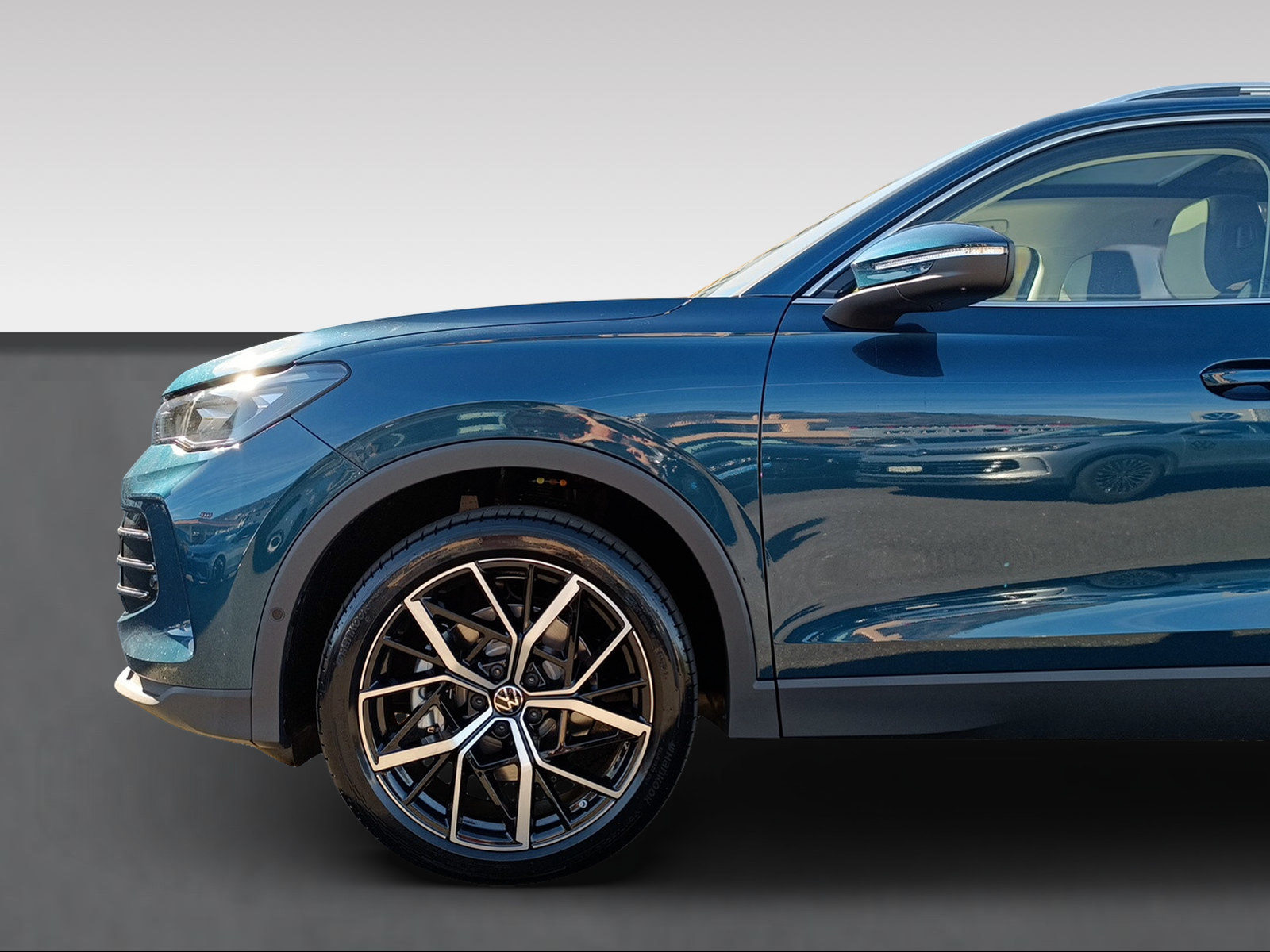 VW Tiguan Elegance, Petrol, New car, Automatic - 4