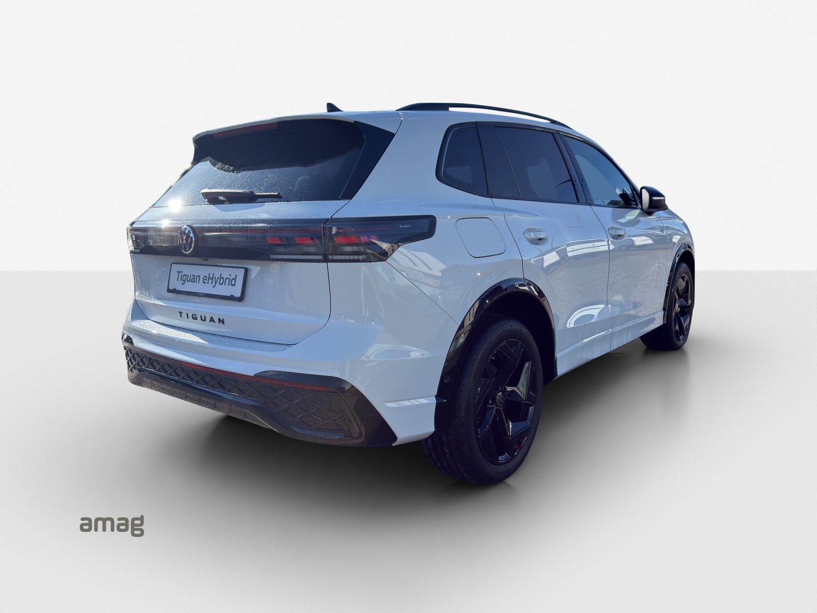 VW Tiguan R-Line, Hybride Intégral Essence/Électricité, Voiture nouvelle, Automatique - 5