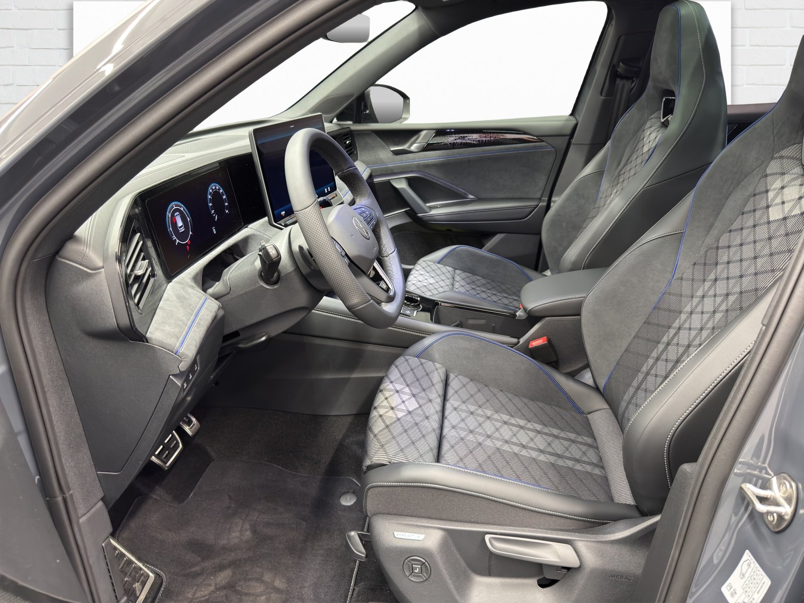 VW Tiguan 2.0 TDI SCR R-Line United DSG 4motion, Diesel, New car, Automatic - 7