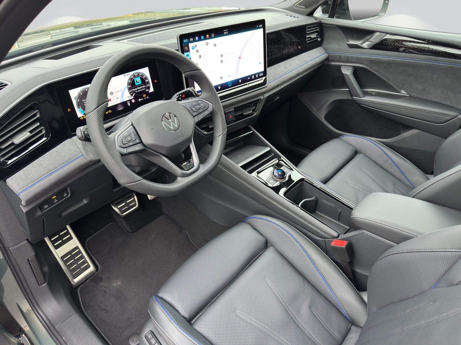 VW Tiguan R-Line, Petrol, New car, Automatic - 5