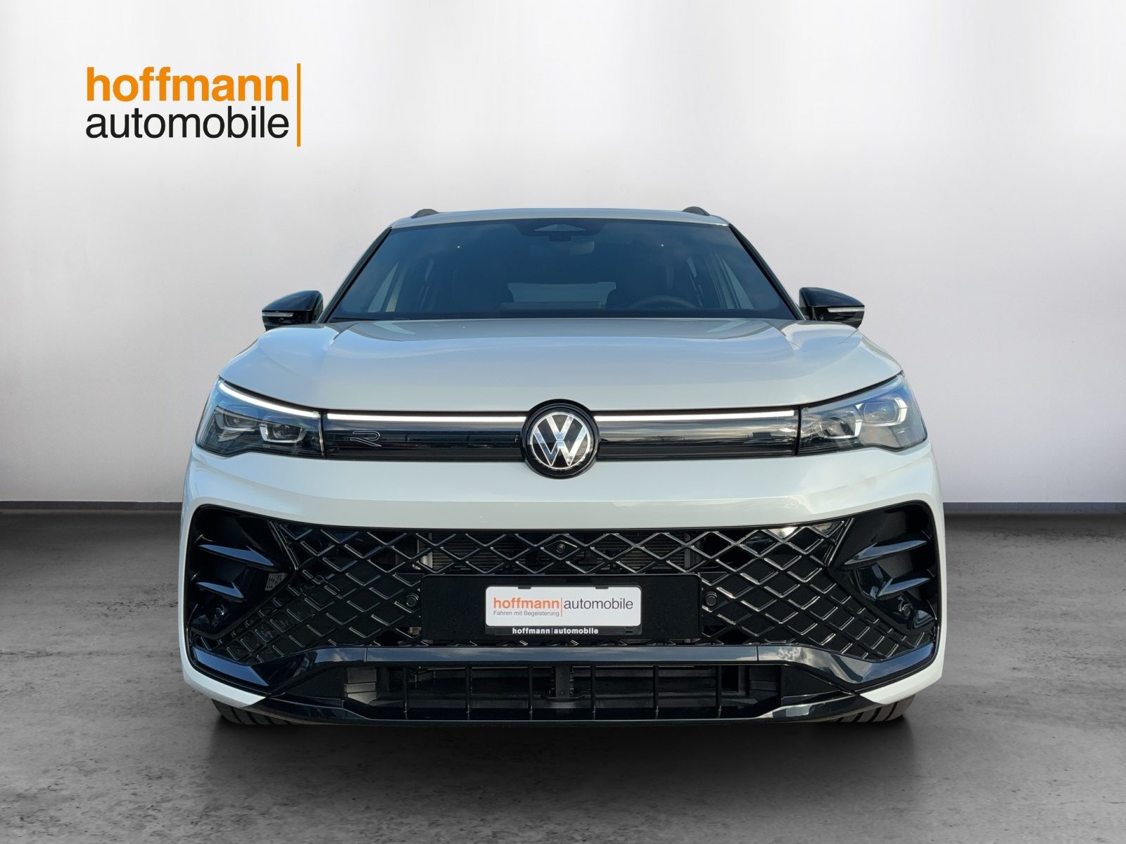 VW Tiguan R-Line UNITED, Benzina, Auto nuove, Automatico - 2
